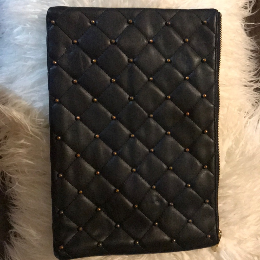 Black clutch